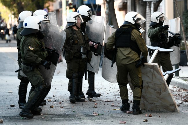 ΑΣΟΕΕ: Τα ΜΑΤ μπήκαν μέσα στη σχολή μετά τα επεισόδια στην Πατησίων