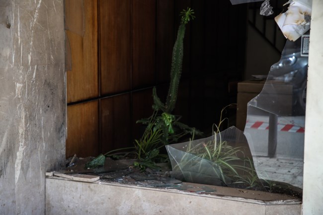 Επίθεση του Ρουβίκωνα με τρικάκια και μπογιές στο γραφείο του Στράτου Σιμόπουλου στη Θεσσαλονίκη