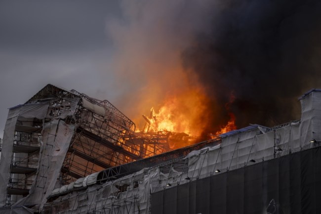 Πύρινος εφιάλτης στην Κοπεγχάγη που βιώνει τη δική της Παναγία των Παρισίων - Στάχτη 400 χρόνια πολιτιστικής κληρονομιάς