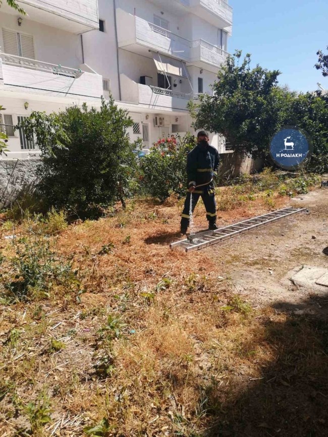 Ρόδος: Σωτήρια παρέμβαση της Πυροσβεστικής - Διέσωσε 50χρονο που είχε πέσει σε βόθρο