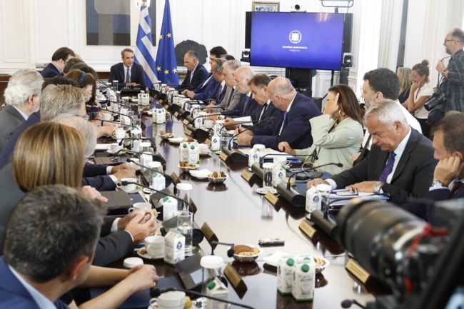 Ανασχηματισμός προ των πυλών: Αμετακίνητος ο Γεραπετρίτης, αλλαγές σε Οικονομικών, Μεταφορών, αντικαθίσταται και ο Κικίλιας