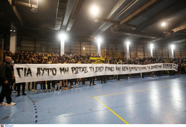 ΑΕΚ πανό Τέμπη