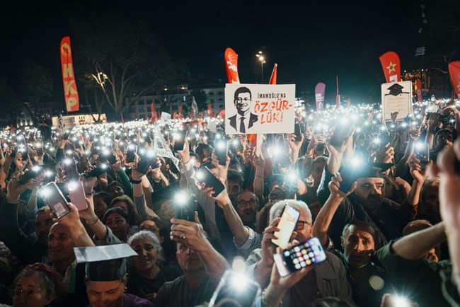 Τουρκικά ΜΜΕ: Καινούριες κατηγορίες για Ιμάμογλου – Κατηγορείται για "προσβολή δημόσιου λειτουργού"