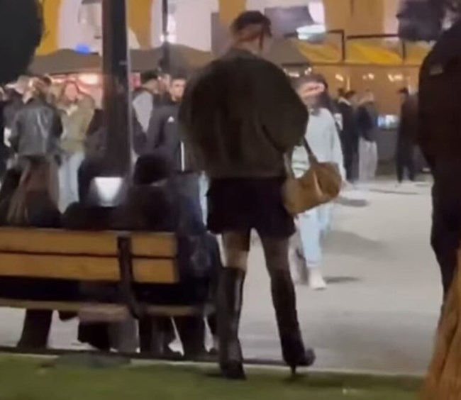 Απίστευτη επίθεση αγέλης νεαρών εναντίον δύο τρανσέξουαλ στην πλατεία Αριστοτέλους - "Μας έφτυναν, πετούσαν μπουκάλια" [βίντεο]