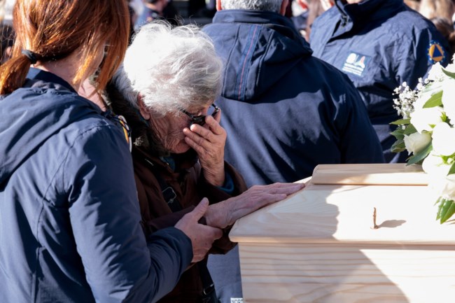 Σπαραγμός και οργή στην κηδεία του 16χρονου Ρικάρντο που σκοτώθηκε στο Κραν Μοντανά [βίντεο]