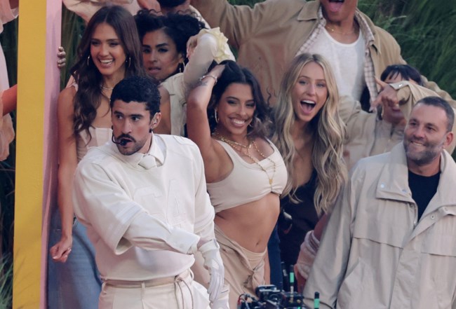 Super Bowl: Γιατί το σόου του Bad Bunny ήταν "χαστούκι" για τον Τραμπ και τις πολιτικές του στο μεταναστευτικό