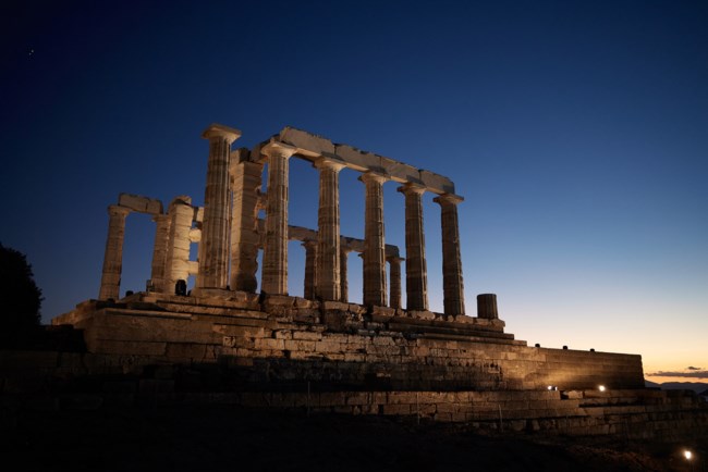 Μαρέβα Γκραμπόφσκι Μητσοτάκη - Άντζελα Γκερέκου: Με αέρινες παντελόνες και άνετα παπούτσια στο Σούνιο