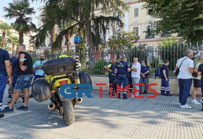 Θεσσαλονίκη: 120 διασώστες του ΕΚΑΒ παραμένουν ανεμβολίαστοι, αλλά οι συνδικαλιστές διαμαρτύρονται για τον υποχρεωτικό εμβολιασμό