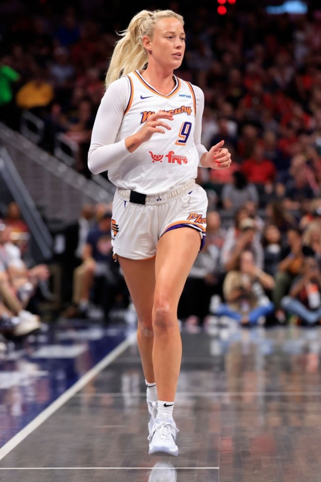 Σκάνδαλο στο WNBA: Κατηγορούν την πανέμορφη Σόφι Κάνιγχαμ για παράνομη σχέση με τον παντρεμένο CEO της πρώην ομάδας της