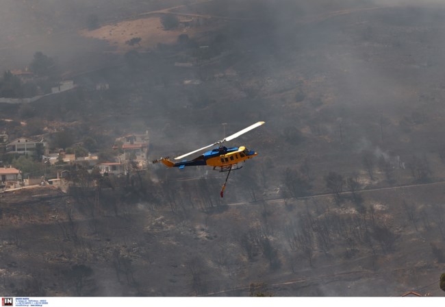 Σε πύρινο κλοιό η Αττική: Μάχη με τις αναζωπυρώσεις στην Κερατέα, καμένα σπίτια και στη Σταμάτα - Νεκρός ένας 45χρονος [Live οι εξελίξεις]