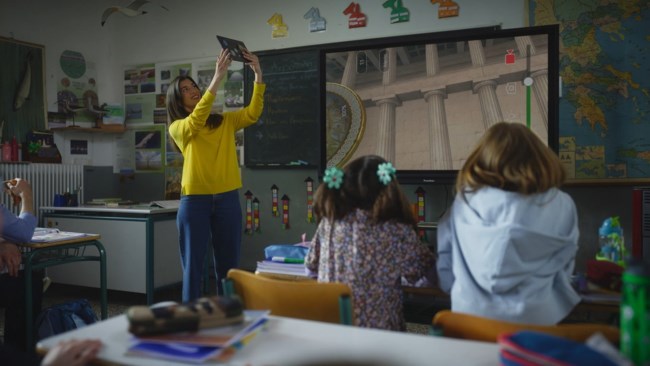 Η ελληνική πολιτιστική κληρονομιά "ταξιδεύει" σε όλον τον κόσμο με τη δωρεάν εφαρμογή COSMOTE CHRONOS