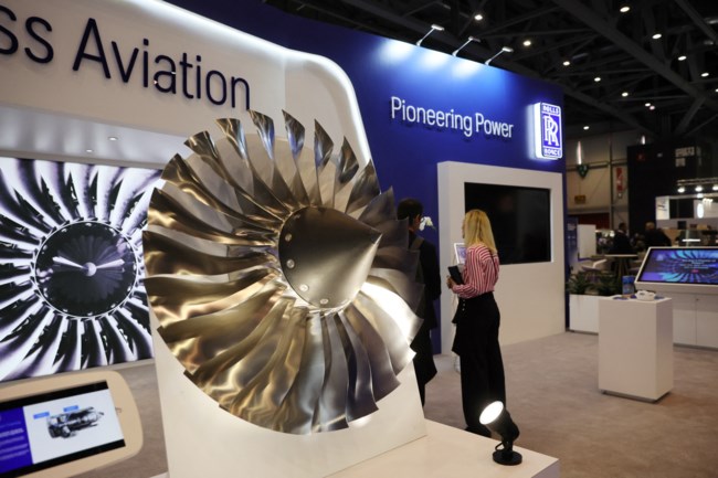 Rolls Royce: Ζεστό χρήμα στο προσωπικό της στη Βρετανία - 2.000 λίρες μετρητά για να τα βγάλουν πέρα με την ακρίβεια