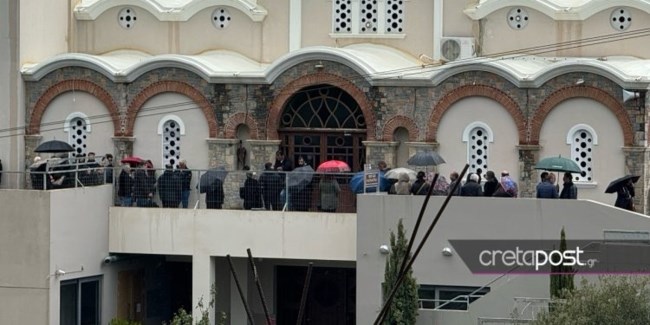 Κρήτη: Ράγισαν καρδιές στην κηδεία του 33χρονου Μανώλη που σκοτώθηκε από τη φωτοβολίδα [Εικόνες]