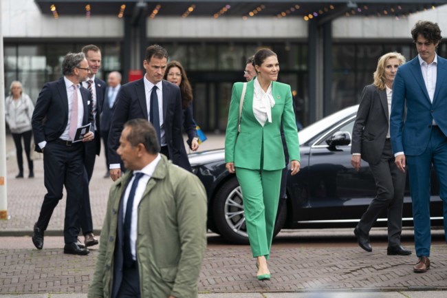 Πριγκίπισσα Βικτώρια: Εδειξε τον royal τρόπο για να φορεθεί ένα μονόχρωμο κοστούμι