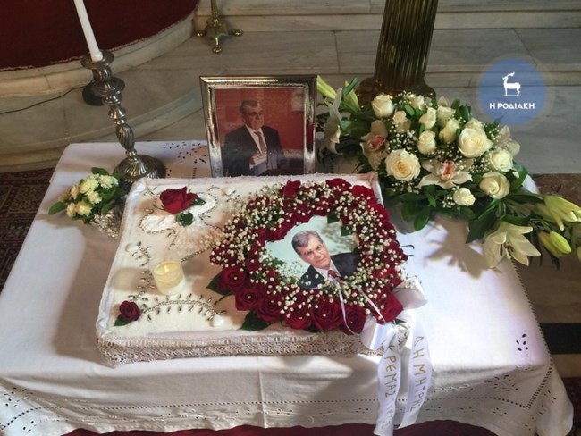 Στο μνημόσυνο του Δημήτρη Κρεμαστινού η Φώφη Γεννηματά - Το παρών έδωσε όλο το παλιό ΠΑΣΟΚ [Εικόνες]