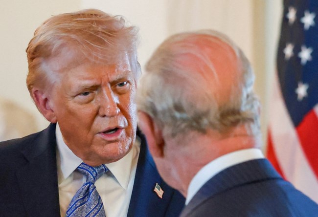 ΤΡΑΜΠ ΚΑΡΟΛΟΣ