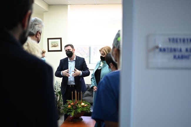 Στο "Σωτηρία" η πρώτη επίσκεψη Ανδρουλάκη: Εκλιπαρώ κάθε πολίτη να εμβολιαστεί - Τεράστιες οι ευθύνες Μητσοτάκη