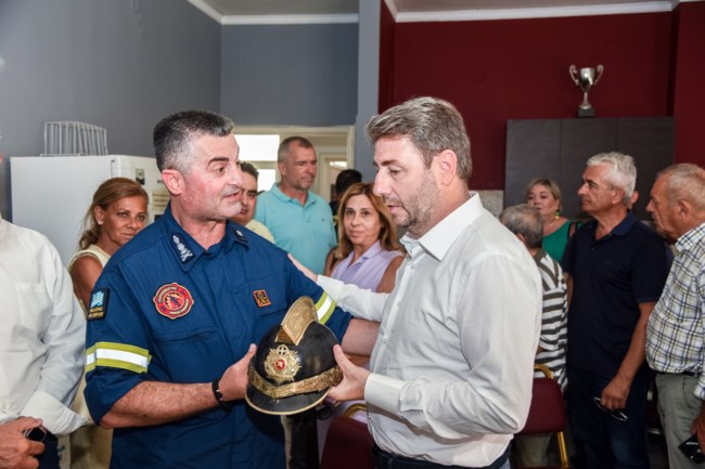 Επίσκεψη Ανδρουλάκη στις πυρόπληκτες περιοχές της Αχαΐας: Εξοργιστική η αλαζονεία και η αναποτελεσματικότητα της κυβέρνησης της ΝΔ