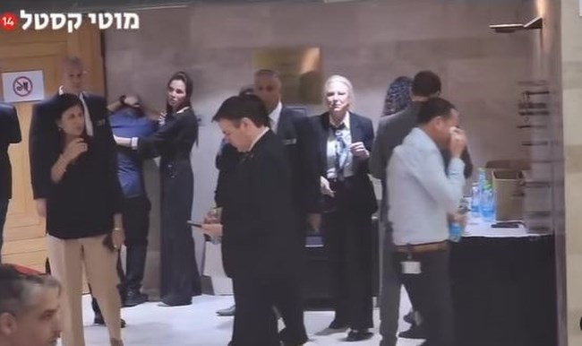 43 λεπτά απόλυτης φρίκης: Καταρρέουν οι Ισραηλινοί βουλευτές μόλις βλέπουν αμοντάριστα πλάνα με τις κτηνωδίες της Χαμάς