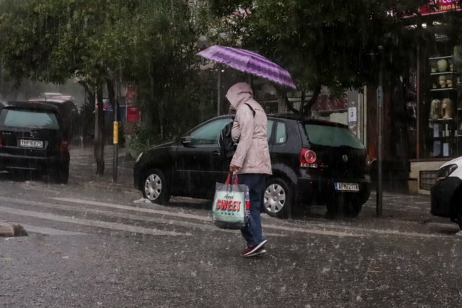 Αλλάζει ο καιρός: Έντονα φαινόμενα με καταιγίδες και ισχυρούς ανέμους - Σε επιφυλακή Αττική και Ν. Εύβοια