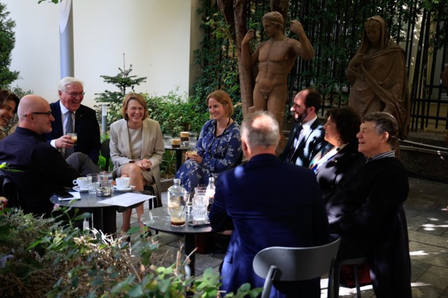 Η συνάντηση του Γερμανού Προέδρου Στάϊνμαγερ με τον "εθνικό" προπονητή μας Οτο Ρεχάγκελ [εικόνες]