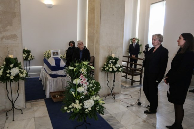 Το τελευταίο αντίο στον Φίλιππο Πετσάλνικο- Με ελάχιστους φίλους λόγω κορονοϊού