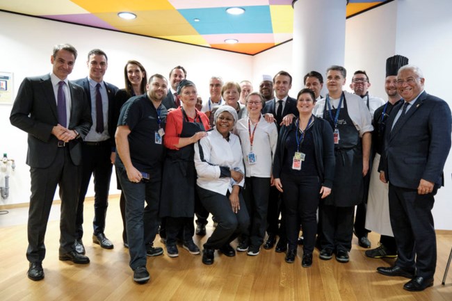 Οι χαλαρές στιγμές των επτά ηγετών στο εστιατόριο και τα γέλια Μητσοτάκη