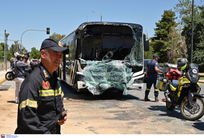 Σοβαρό τροχαίο στην παραλιακή: Σύγκρουση λεωφορείων στη Βούλα – Στους 47 οι τραυματίες, οι τρεις σοβαρά [εικόνες - βίντεο]