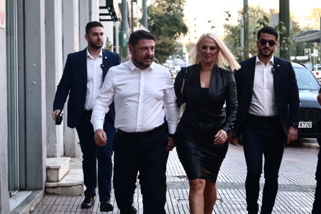 Νίκος Χαρδαλιάς: Μαζί με τη σύζυγό του, Γιώτα Παναγιωτοπούλου, στα γραφεία του συνδυασμού "Αττική Μπροστά" [Εικόνες]