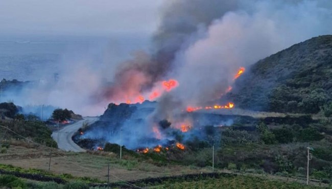 Σικελία: Πυρκαγιά στο νησάκι - θέρετρο Παντελερία - Απομακρύνθηκε και ο Αρμάνι από τη βίλα του