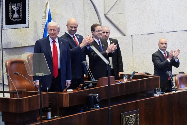 ΤΡΑΜΠ ΚΝΕΣΕΤ