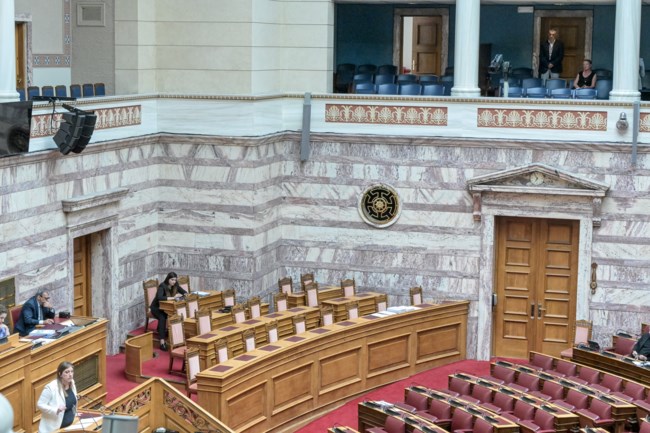 Νέος ΚΟΚ: Στα θεωρεία η μητέρα του Ιάσωνα που έχασε τη ζωή του έξω από τη Βουλή - Τι είπε ο Πλεύρης για το δυστύχημα