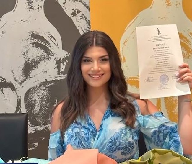 Θρήνος στη Βέροια για τον ξαφνικό χαμό της 23χρονης Δάφνης: "Χτύπησε το ξυπνητήρι και… παρέδωσε - Δεν έπαιρνε ούτε ασπιρίνη"