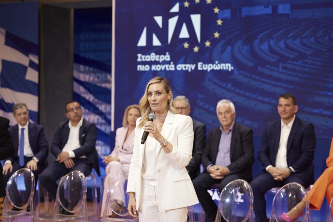 Ελεονώρα Μελέτη: Επιεικώς ανόητος όποιος πιστεύει ότι φλέρταρα με τις ιδέες της Χρυσής Αυγής - Δεν θα γίνω πολιτικάντζα