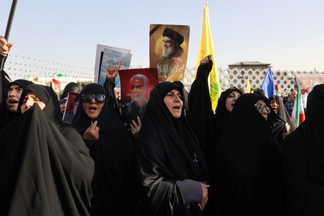 Τέλος η υποχρεωτική μαντίλα στο Ιράν- Το καθεστώς των Αγιατολλάχ μεταλλάσσεται