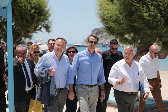 Στην Ψέριμο ο Κυριάκος Μητσοτάκης: "Πρόεδρε θέλω selfie" - Δεν του χάλασε το χατήρι ο πρωθυπουργός [Εικόνες]