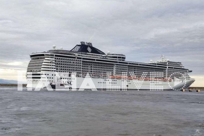 Κατάκολο: Ταλαιπωρία για 4.500 επιβάτες κρουαζιερόπλοιου - Παρασύρθηκε από ισχυρούς ανέμους [Εικόνες - Βίντεο]