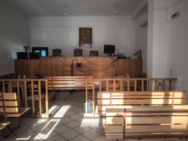 Λαμία: Μητέρα παράτησε στο δικαστήριο το 9,5 ετών παιδί της με αυτισμό