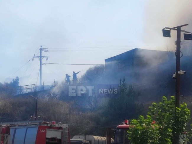Καλύτερη η εικόνα από τη φωτιά κοντά στην Πρέβεζα, προειδοποιητικό μήνυμα του 112 [εικόνες - βίντεο]