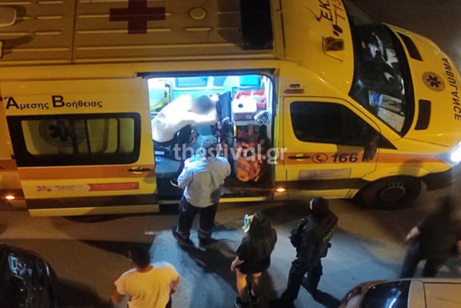 Χούλιγκαν στη Θεσσαλονίκη έκαψαν 19χρονο με πυρσό [εικόνες]