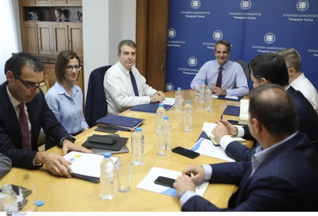 Η πρώτη κίνηση Μητσοτάκη για το ΕΚΑΒ: Με προσωπικό από Ένοπλες Δυνάμεις και Πυροσβεστική τα ασθενοφόρα