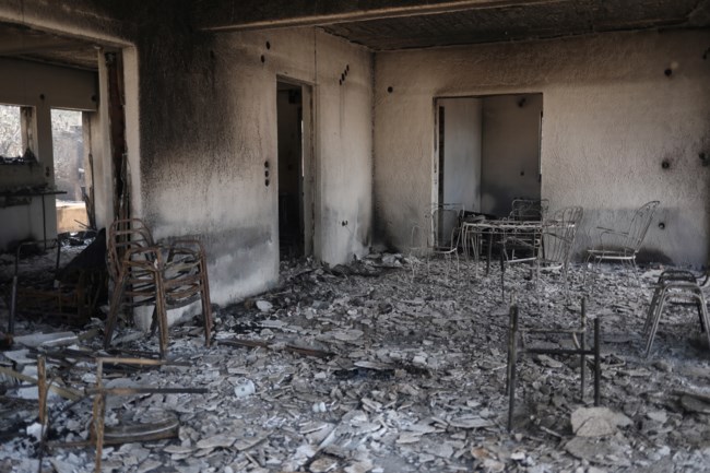 Φωτιά στην Κορινθία: Οι τεράστιες καταστροφές σε 10 φωτογραφίες- Στάχτες σπίτια και αυτοκίνητα [εικόνες]