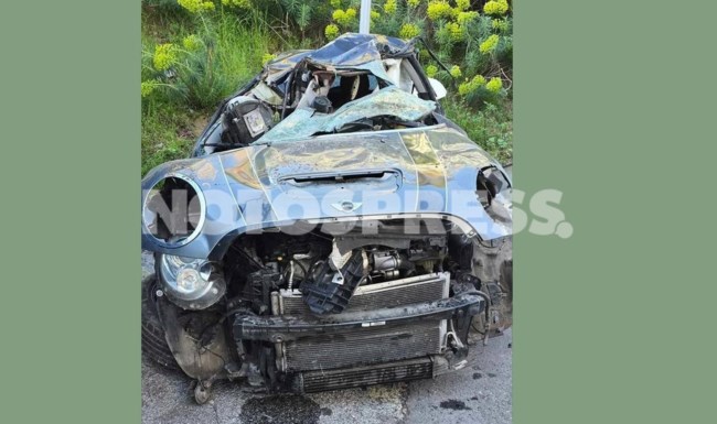 Θρήνος στη Σπάρτη για τον χαμό των τριών φοιτητών - "Είδαμε μία ρόδα να πετάγεται", είπαν οι φίλες τους που ακολουθούσαν