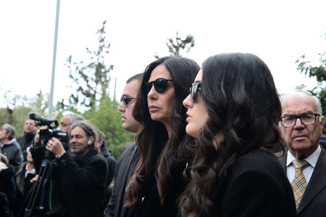 Σπαραγμός στην κηδεία Κούγια: Συγκίνησαν οι επικήδειοι των παιδιών του - "Είχες στόχο να γίνει μύθος και έγινες"