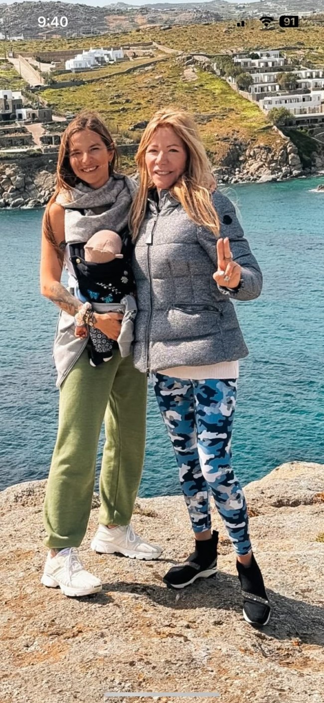 Μαριάννα Λάτση: Χαλαρή εξόρμηση με την κόρη της και τον εγγονό της