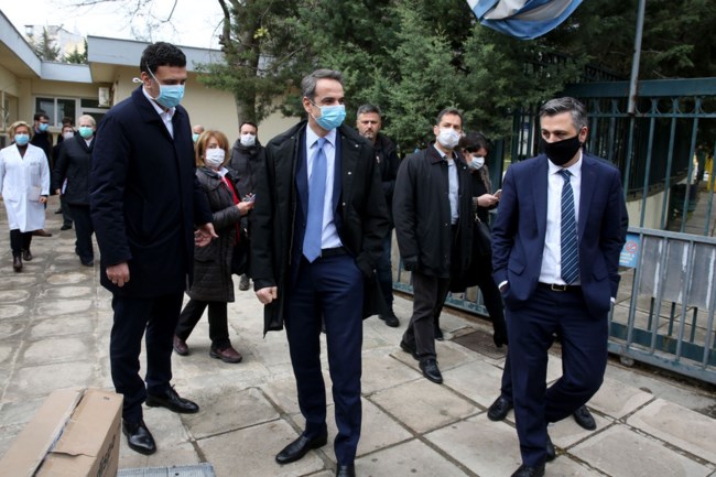 Επίσκεψη Μητσοτάκη στο Νοσοκομείο "Σωτηρία": Είστε οι ήρωες πίσω από τις μάσκες