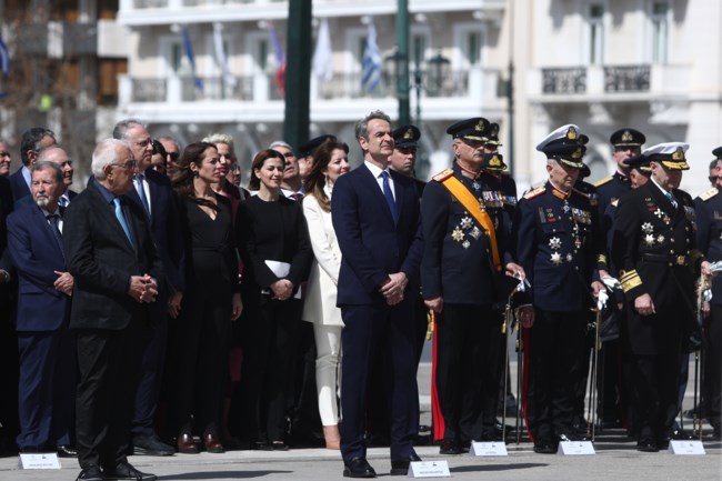 Οι ετοιμασίες για την κατάθεση στεφάνου στον Άγνωστο Στρατιώτη