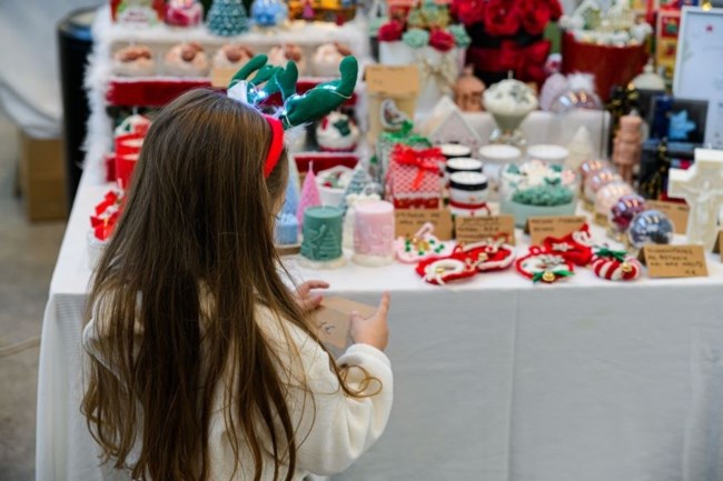 Χριστούγεννα στη Δημοτική Αγορά Κυψέλης: Bazaar, παραδοσιακά προϊόντα, ζεστό κρασί, φαγητό και coctails