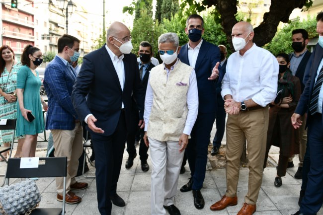 Αποκαλυπτήρια ανδριάντα του Μαχάτμα Γκάντι στην Αθήνα - Παρόντες Δένδιας, Μπακογιάννης, Παπανδρέου