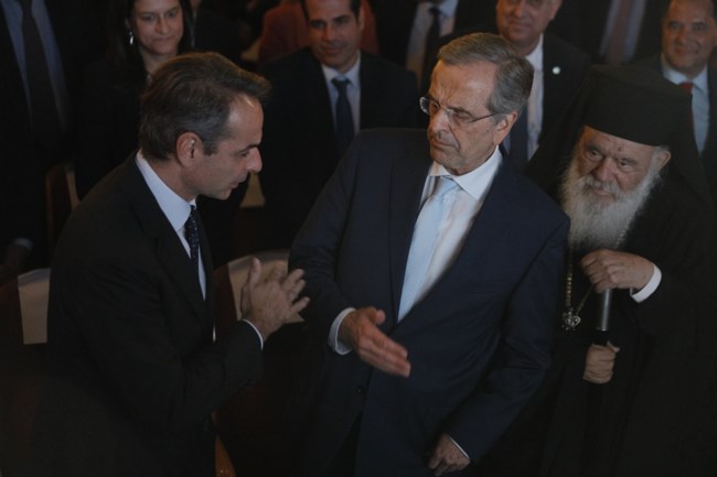 Ο Μητσοτάκης σήκωσε το γάντι και απάντησε στον Σαμαρά μέσω Βελόπουλου: "Οι υπερπατριώτες θα βάλουν πρώτοι την ουρά στα σκέλια"